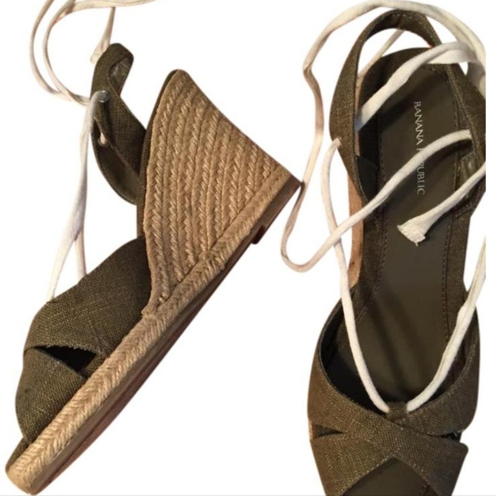 Banana republic sage green sandals